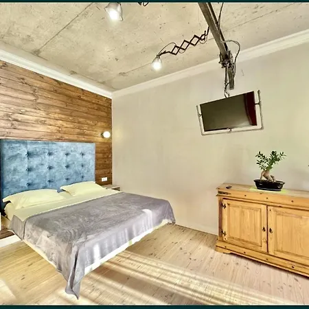 Loft 9 *